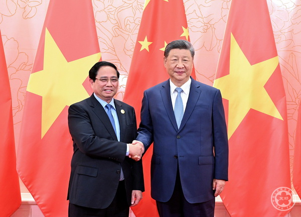 President Xi Jinping Meets with Vietnamese Prime Minister Pham Minh Chinh