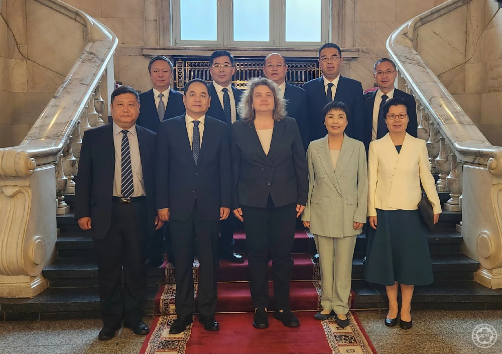 中国人民对外友好协会会长杨万明率团访问保加利亚