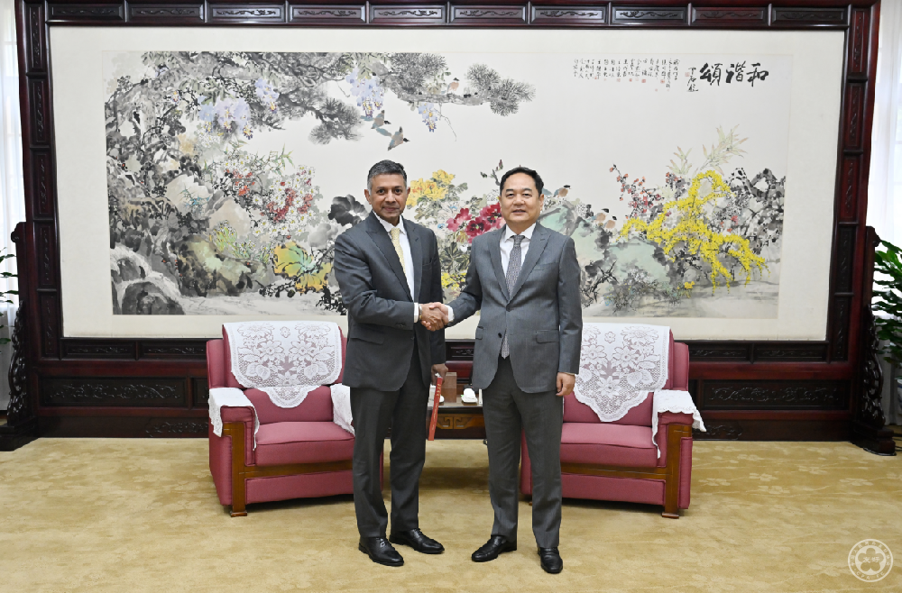 杨万明会长会见印度新任驻华大使魏嘉盟