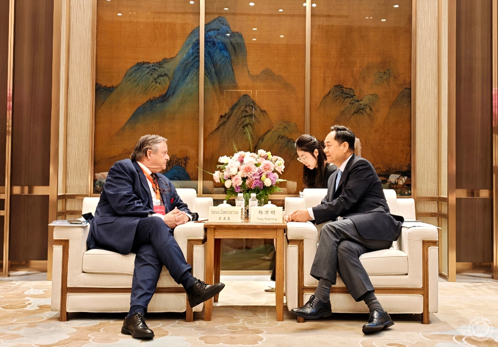 杨万明会长会见中国美国商会董事会主席吉莫曼
