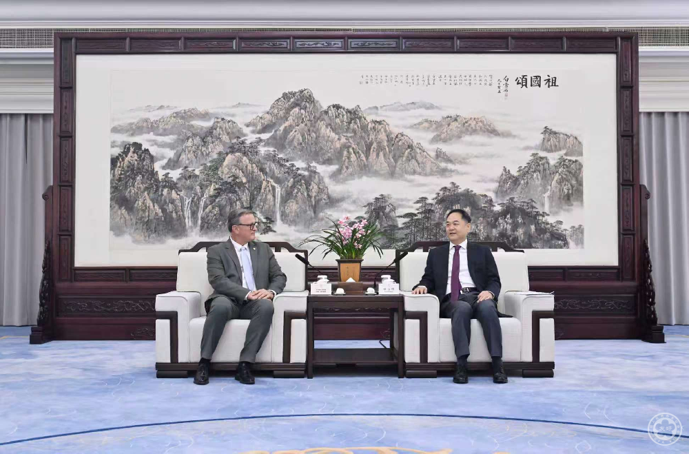 杨万明会长会见法国佩皮尼昂地中海都会区主席兼佩皮尼昂市长阿里奥特
